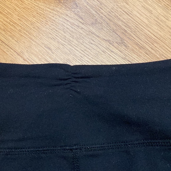 Black capris lululemon with back leg slit - Picture 5 of 9